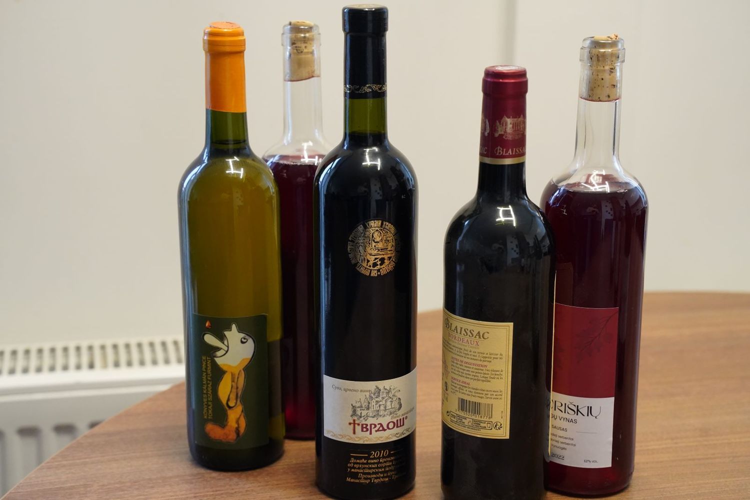 bordo tipo buteliai vynui