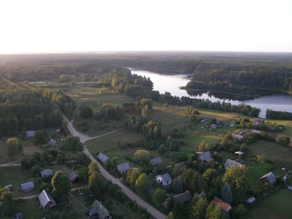 Šnieriškių kaimas ir Aiseto ežeras