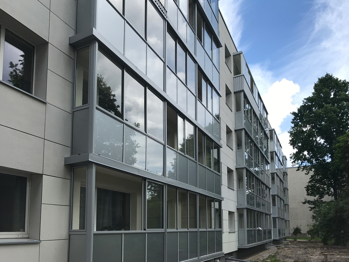 Kokią balkono stiklinimo konstrukciją rinktis