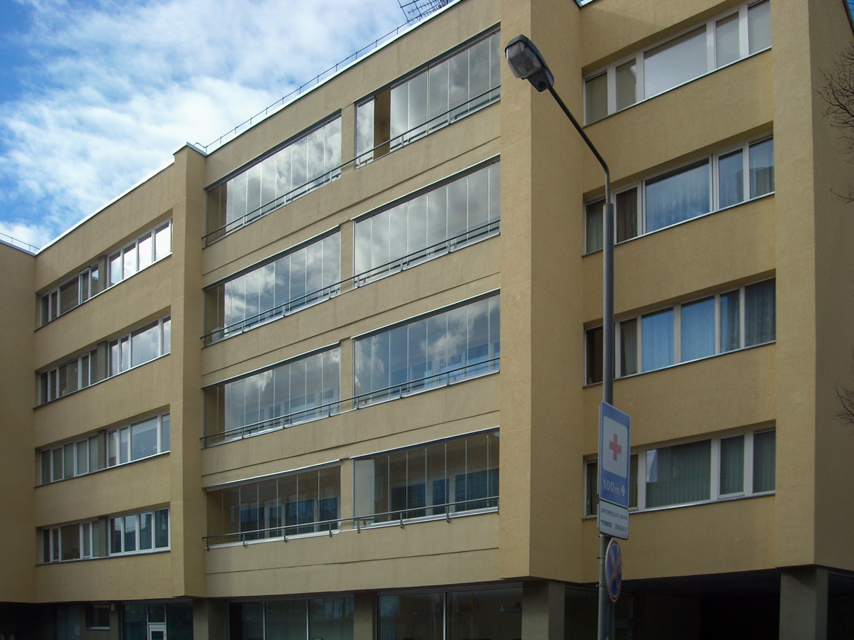 Balkonų stiklinimas kaina