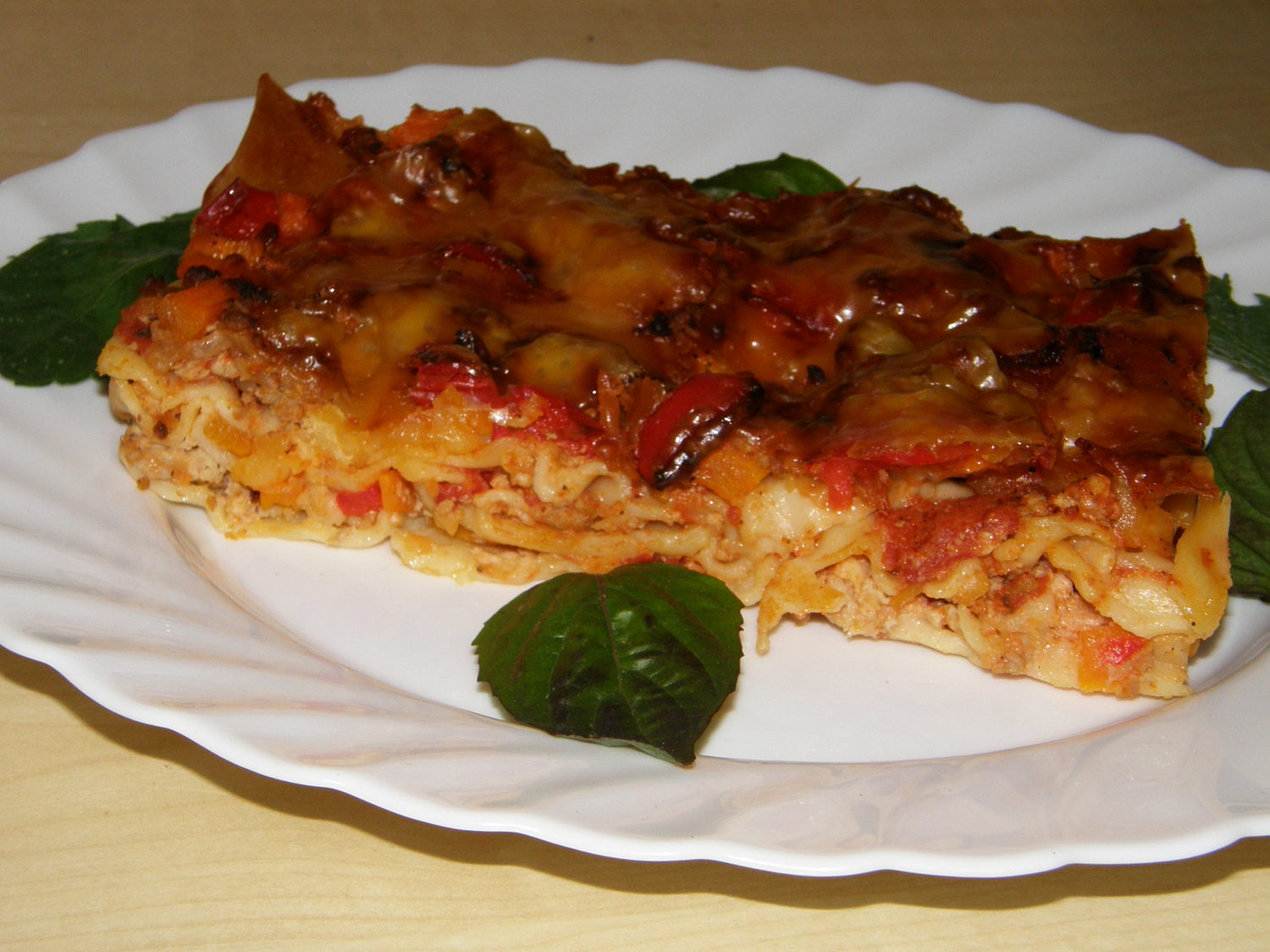 Lazanija su pomidoru padazu paprika ir suriu