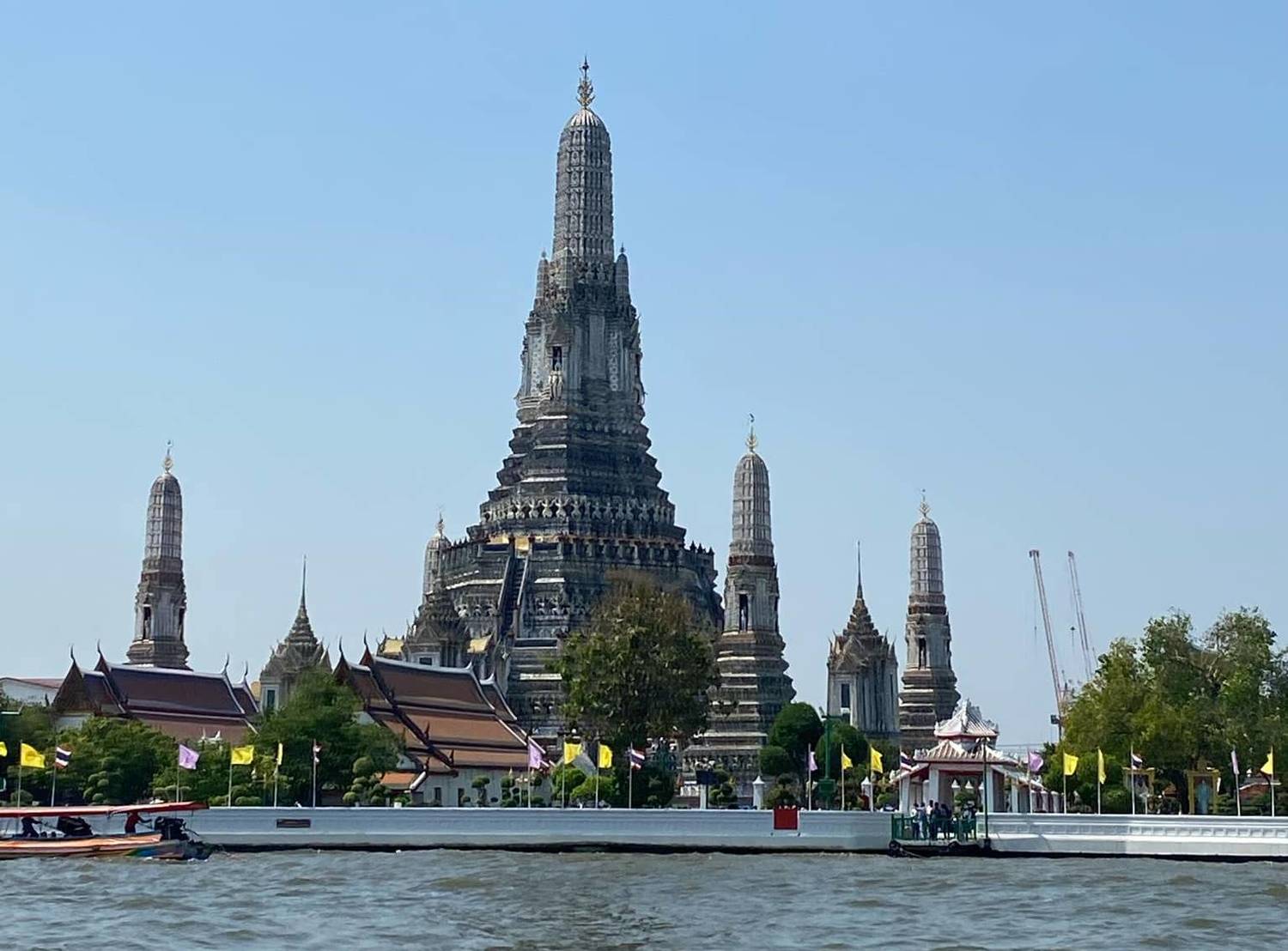 Chao Phraya upes kruizas