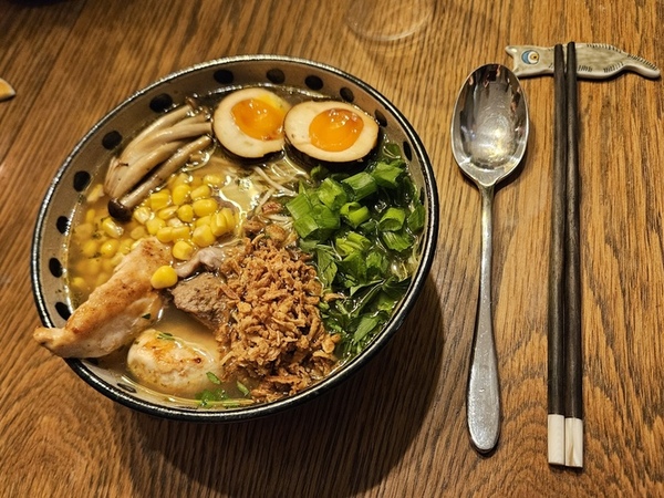 ramen makaronai