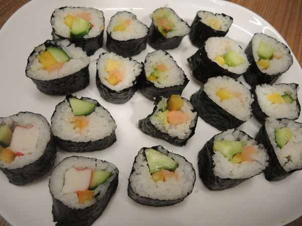 sushi su lašiša
