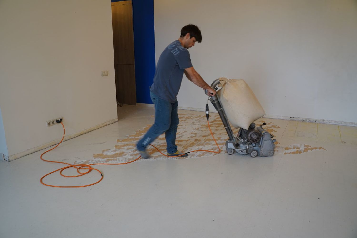 dažų nuėmimas nuo parketo_