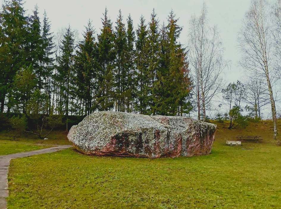 Įdomios vietos Skuodo rajone- didžiausias Lietuvos riedulys