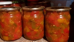 Pomidoru mišrainė su aguročiais