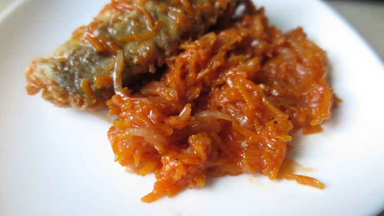 Morkų mišrainė  su svogūnais