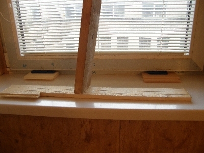 Vidinės palangės montavimas. Papildomos atramėlės po langu